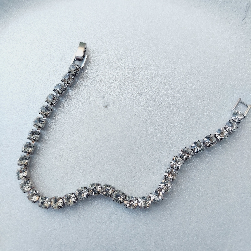 Tennis bracelet